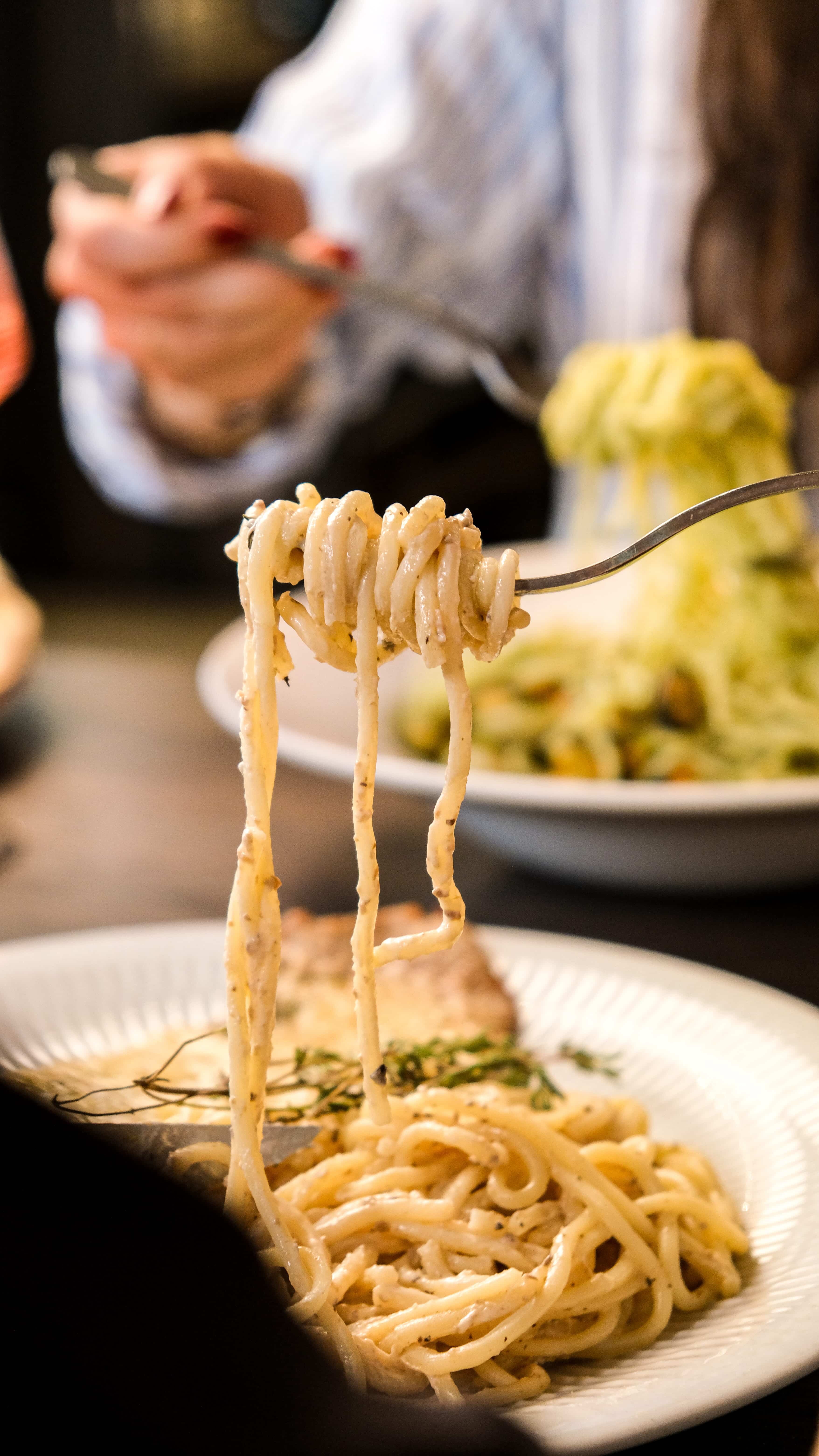 Tagliatelle crémeuses enroulées à la fourchette