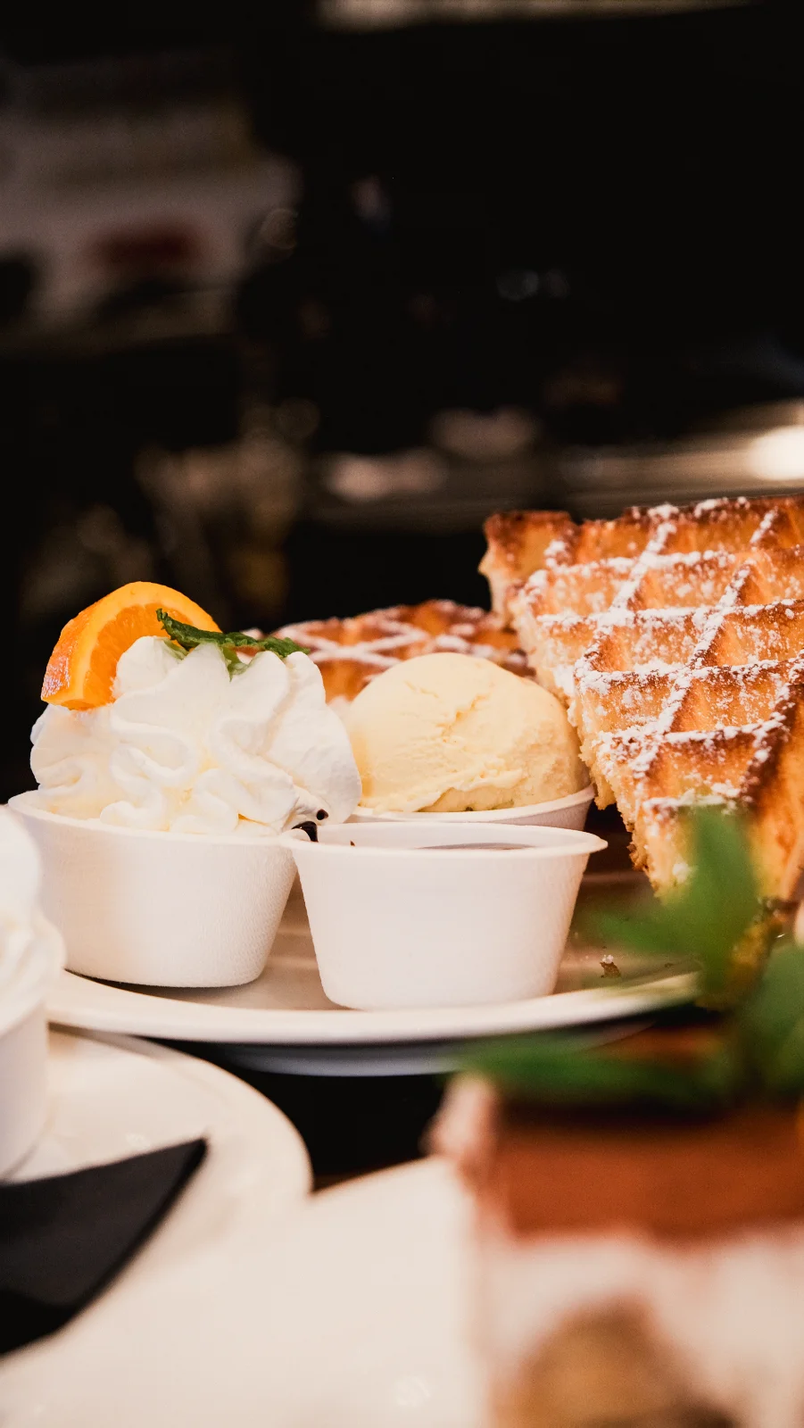 Dessert gourmand servi dans un restaurant Fabioli