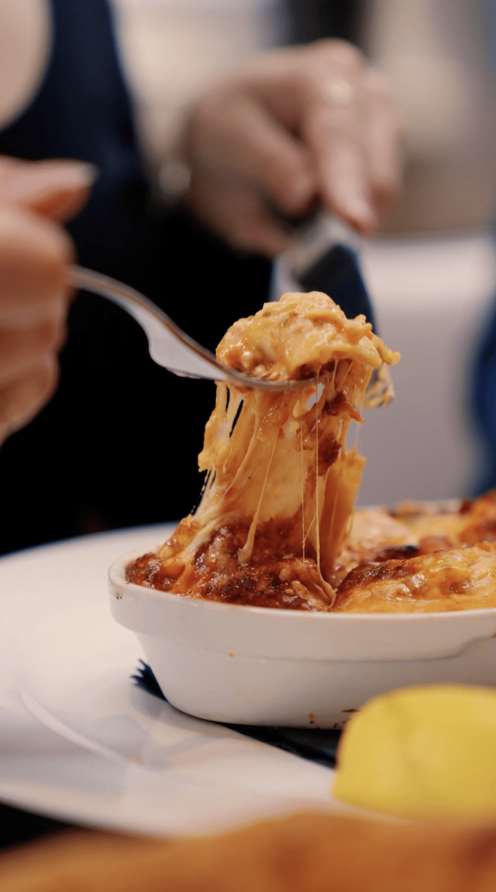 Lasagne gratinée Fabioli, fromage filant à la fourchette