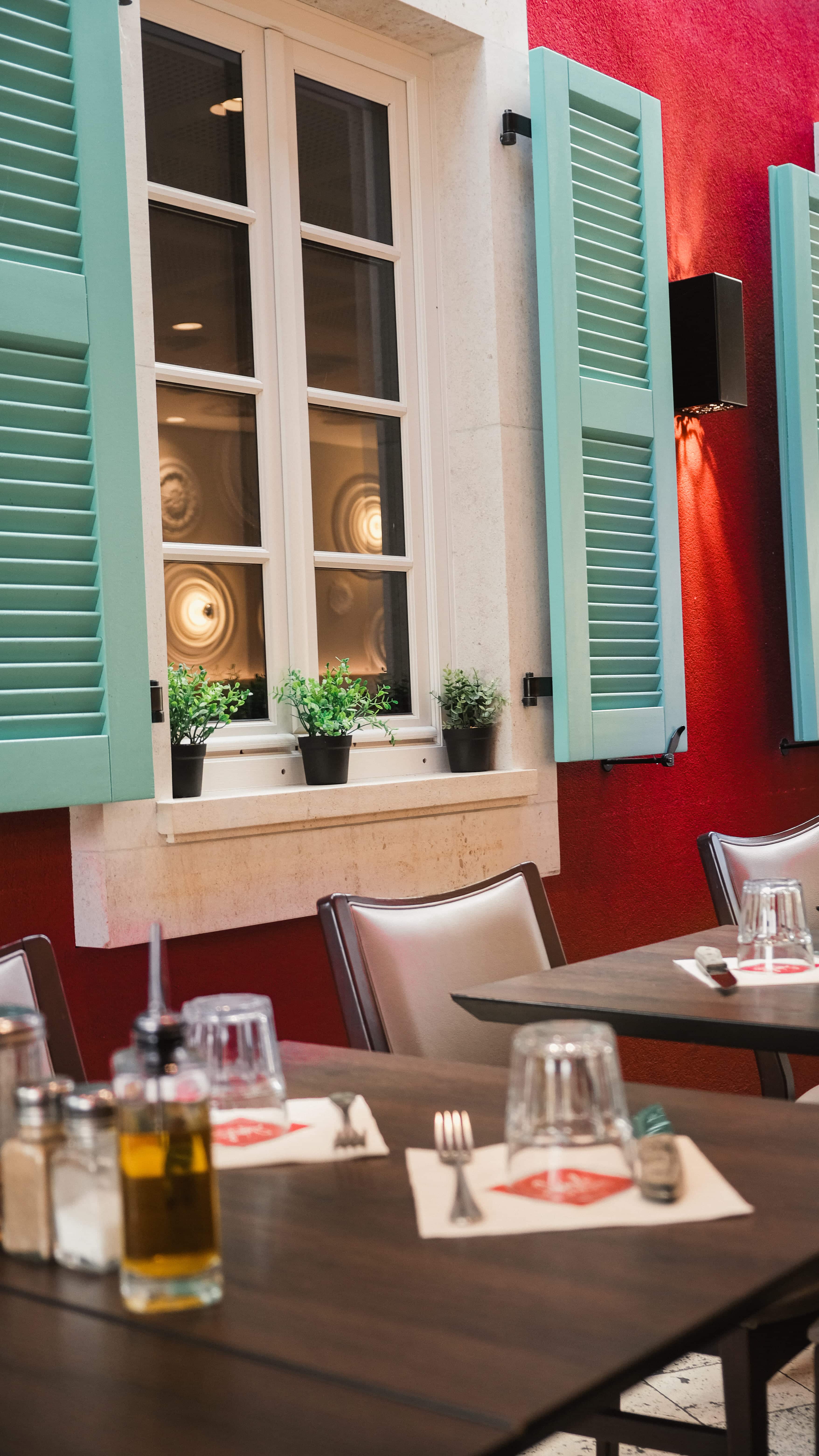 Salle chaleureuse du restaurant Fabioli